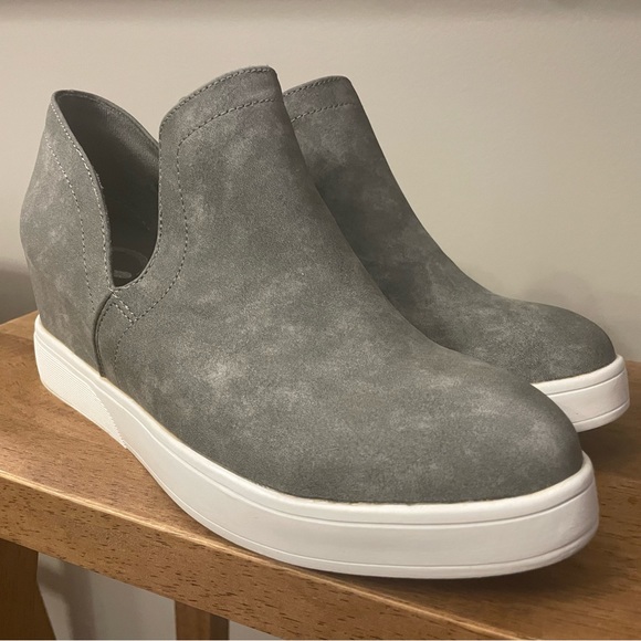Grey Side Slit Sneaker Wedges Sz 9 - Picture 3 of 4